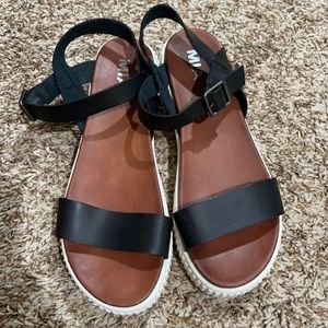 MIA Lunna Wedge Sandal